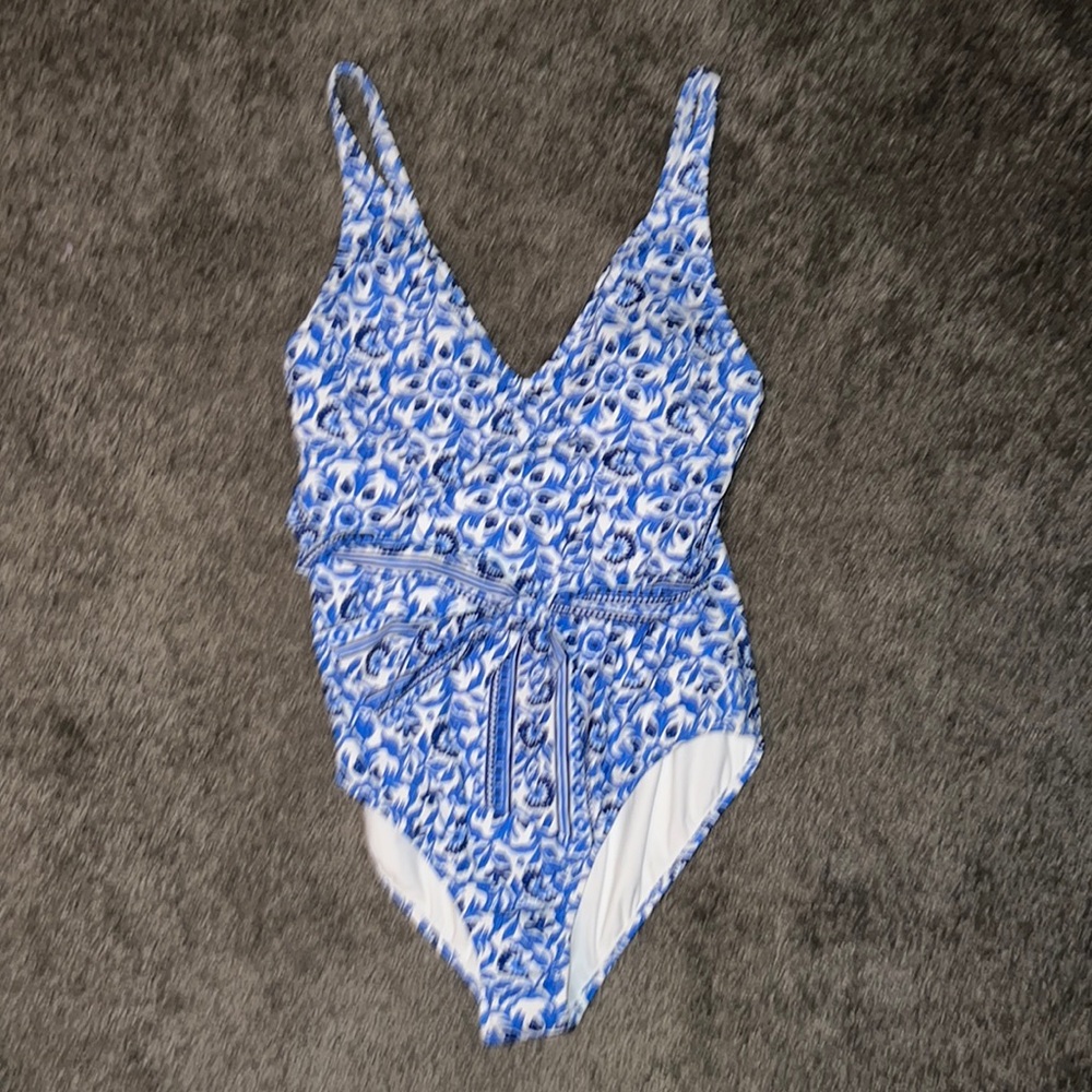 Vineyard vines one piece